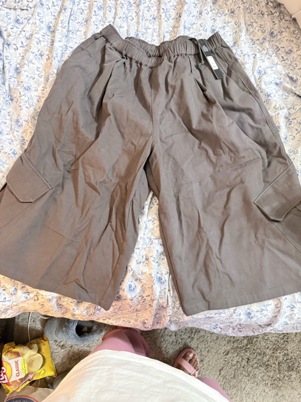 NWT Fashion Nova Women's Cargo Shorts in Army Grey - Picture 7 of 8